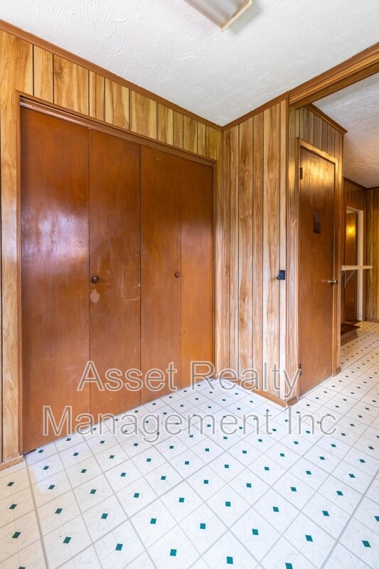 Building Photo - 102 Eastwood Dr