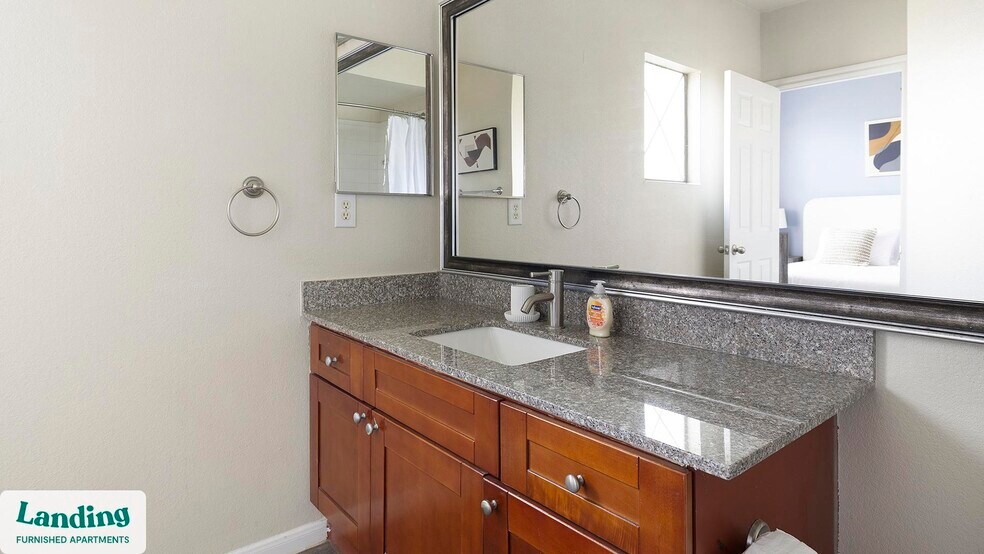 Building Photo - 901 Lakeside Cir