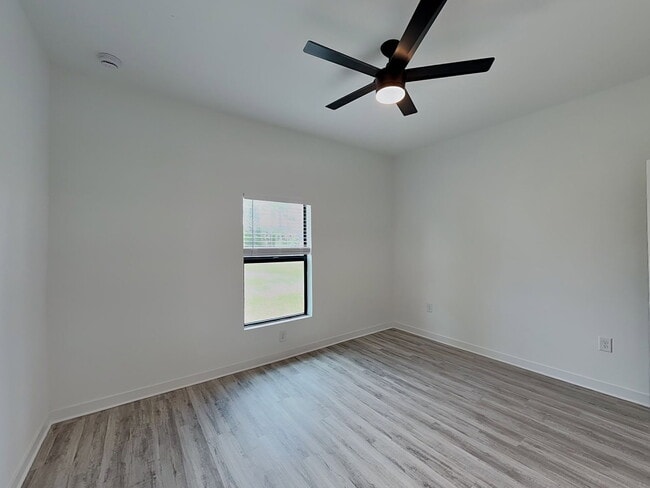 Building Photo - 2434 Quentin Ave S