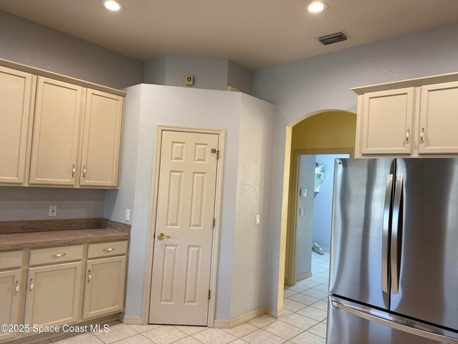 Building Photo - 5971 Newbury Cir