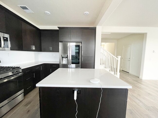 Building Photo - Beautiful 4 Bed 3 Bath Home in W Section Rohnert Park- $3,800 per month!