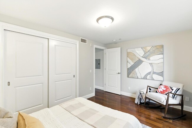 Building Photo - 2443 Clement St