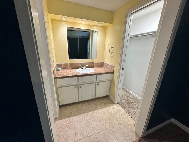 Building Photo - FOR RENT: Charming 3-Bedroom, 2-Bath Home in Yukon! - Move In Deposit-Free! (If Qualified)