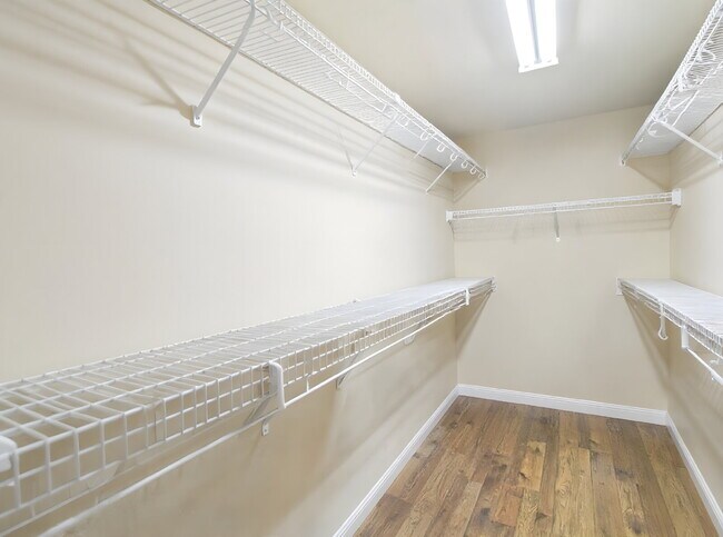 Building Photo - Dual Primary Suites, Screened Porch, and Office in Highland Grove