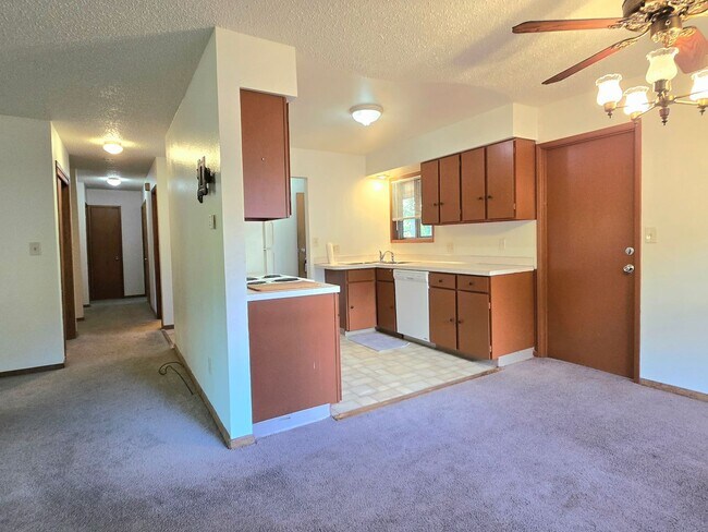 Building Photo - 2502 E Sunset Dr