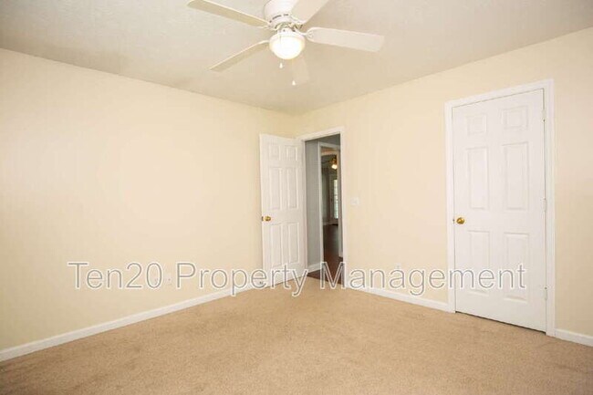 Building Photo - 2234 Birchwood Dr