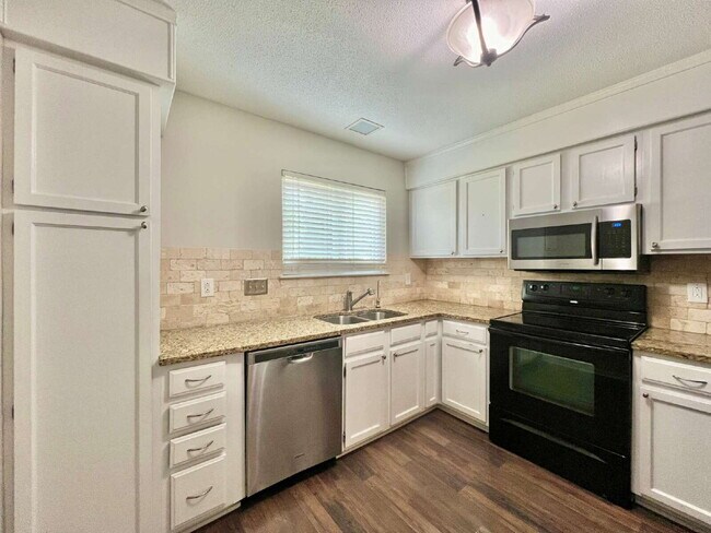 Building Photo - CONDO MINUTES FROM SouthParK!