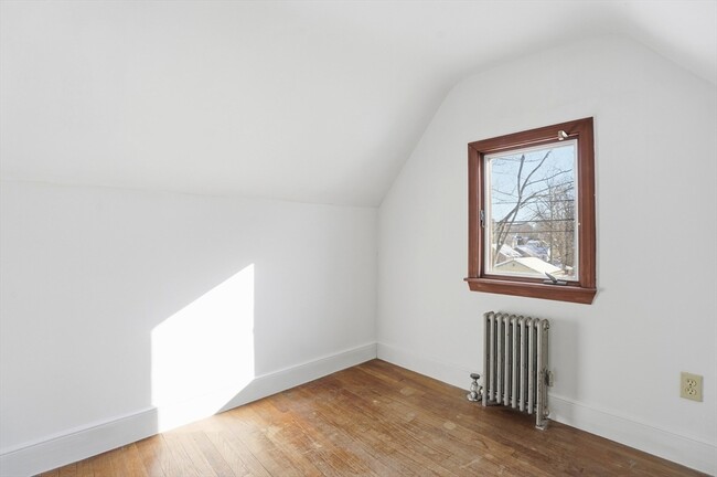 Building Photo - 12 Cardinal Rd