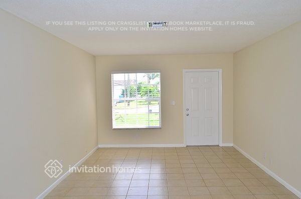 Building Photo - 1037 SW 28th Ave