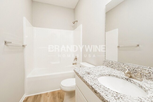 Building Photo - COMING SOON! 5BED 3BATH