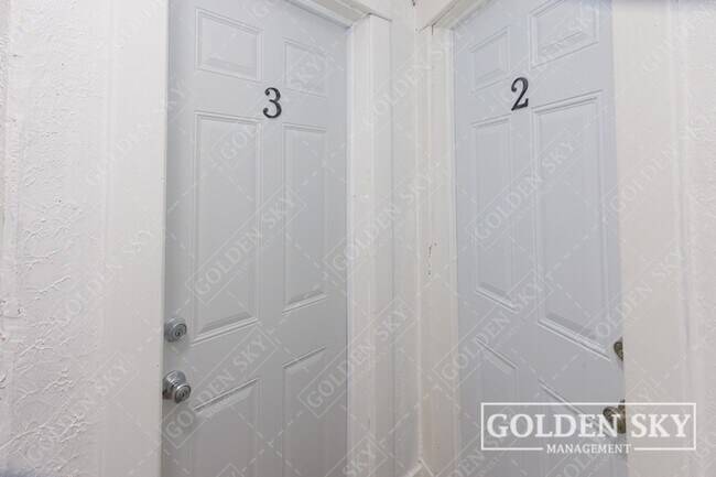 Building Photo - 219 E Willard St