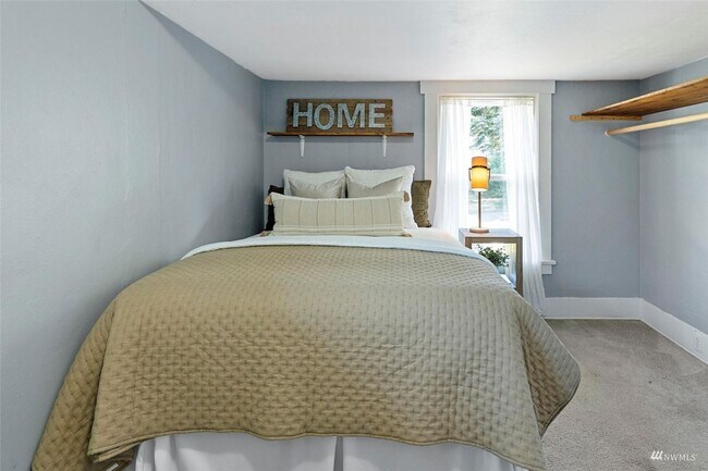 Building Photo - Modern Comfort Meets Vintage Charm – Just Minutes from the Ferry!