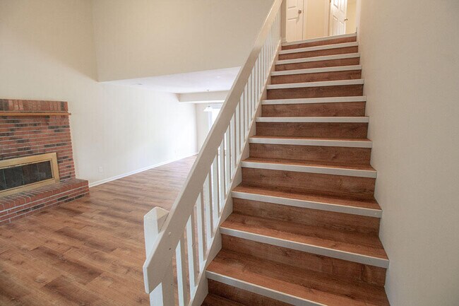 Building Photo - 1902 Mirtle Grove Ct