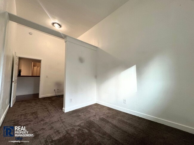 Building Photo - Mills - 2817 (Advertising Only)