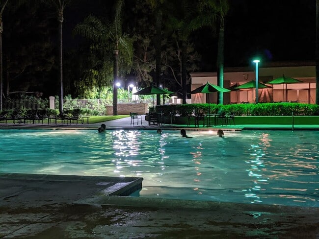 Building Photo - Stunning Two-Story 3 Bedroom, 2.5 Bath Home in the Heart of Eastlake Greens!