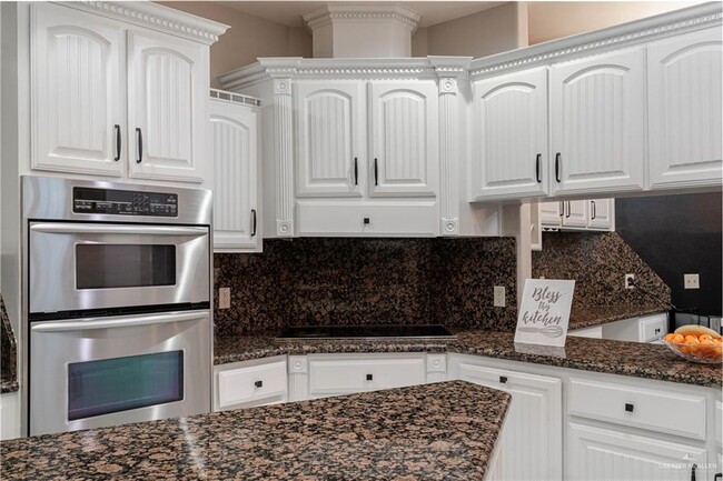 Building Photo - 2314 Woodland Dr