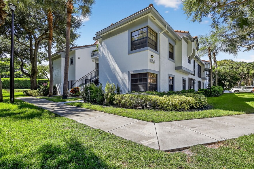 Building Photo - 5475 Verona Dr