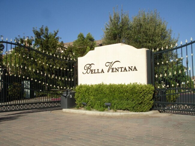 Building Photo - Spacious 4-Bedroom Home with Downstairs Bed/Bath & Full Community Access in Valencia!