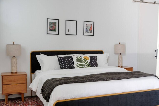 Building Photo - Stylish 1-Bedroom Near Downtown Dallas