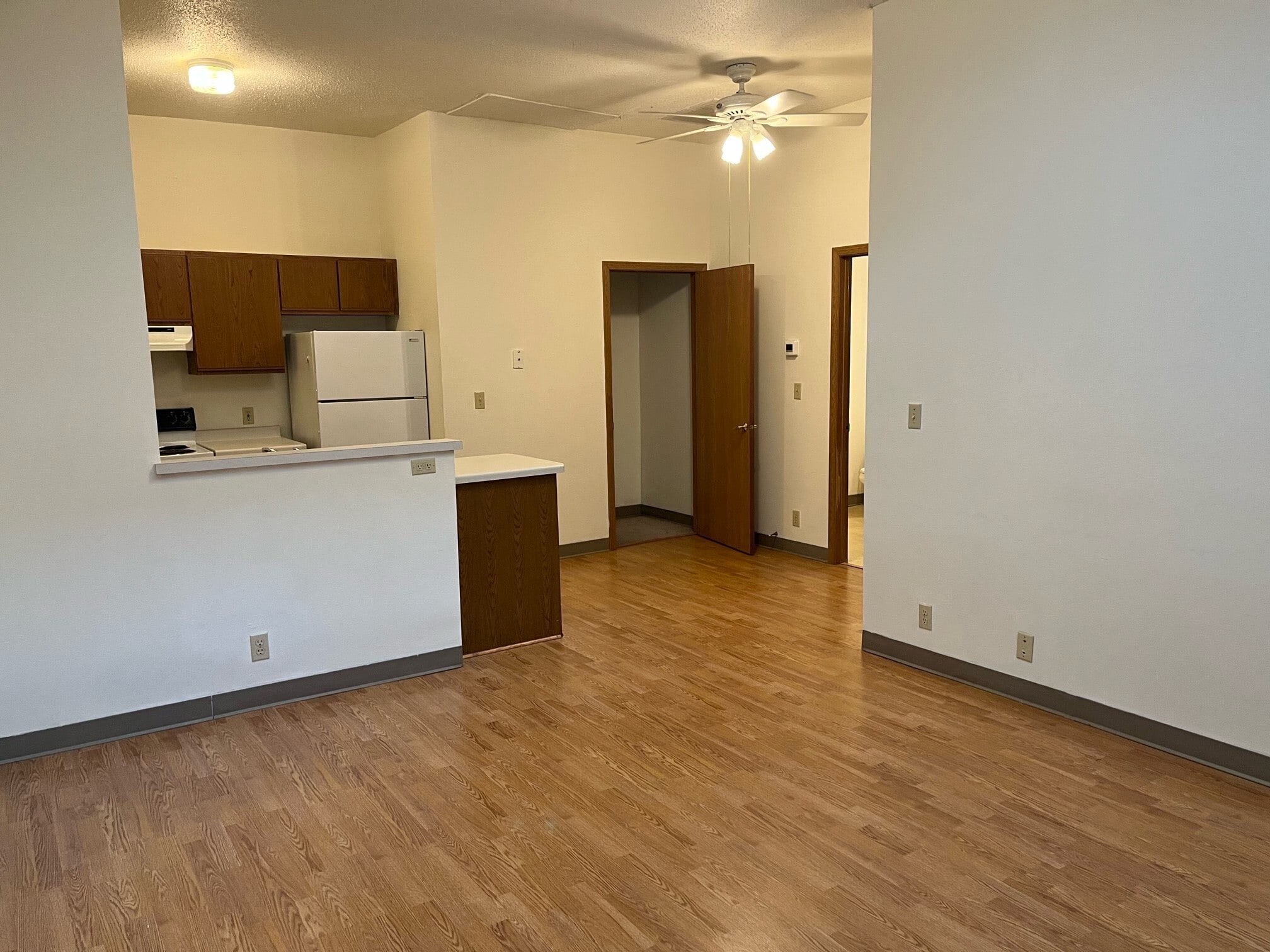 Building Photo - 306 4th St S