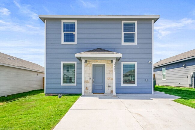 Building Photo - **Experience Modern Living in Valle Sol  T...