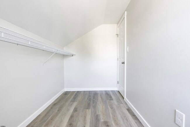 Building Photo - 137 Collins Ave