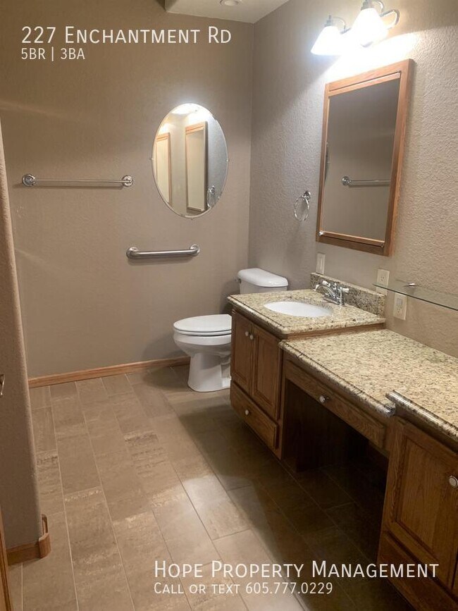 Building Photo - 227 Enchantment Rd