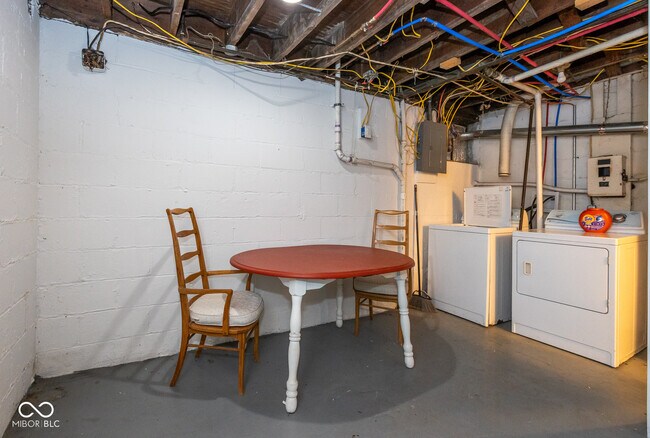 Building Photo - 3605 Hemlock Ave
