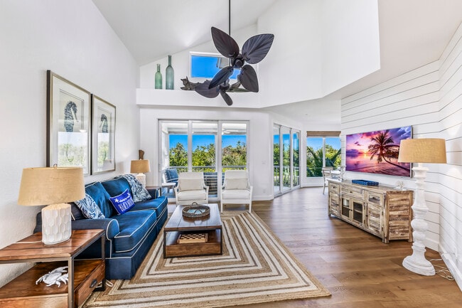 Building Photo - 786 Beach View Dr