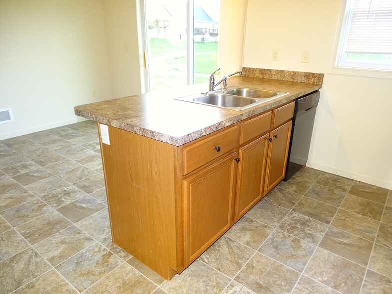 Building Photo - 414 Marlene Way