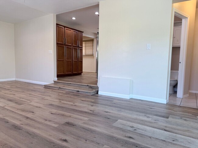 Building Photo - 3082 Thurin Ave