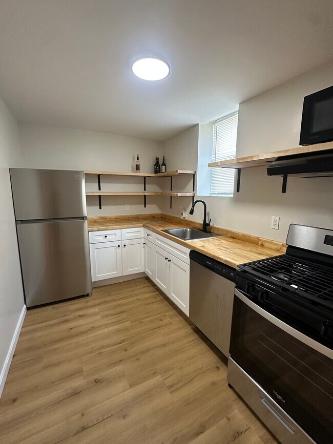 Building Photo - Cozy 1 Bedroom in Johnston!
