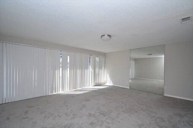 Building Photo - 538 Longview Dr
