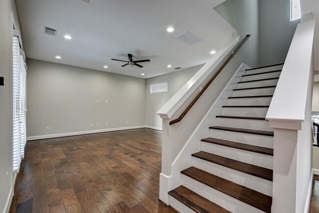 Building Photo - Modern Comfort Meets City Living — 3-Story Townhome Ready Now!