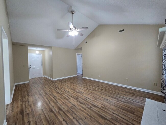 Building Photo - 1520 Crowndale Dr