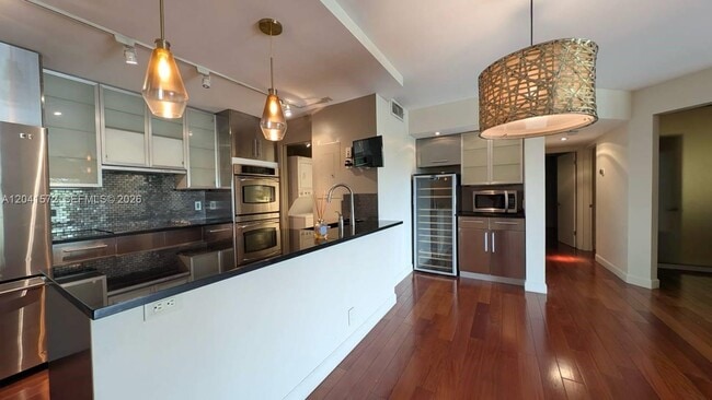 Building Photo - 900 River Reach Dr