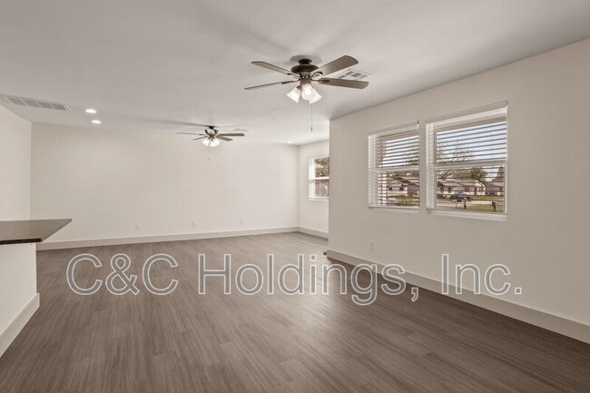 Building Photo - 104 S 195th E Ave