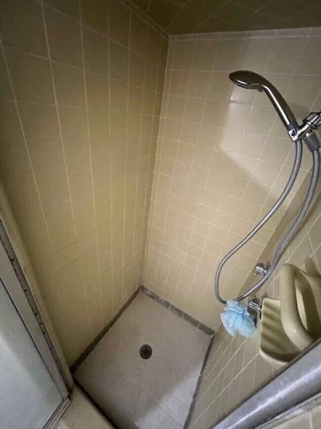 Building Photo - Charming 3-Bed + Office/Flex in Establishe...