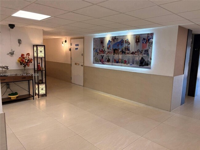 Building Photo - 4164 Inverrary Dr