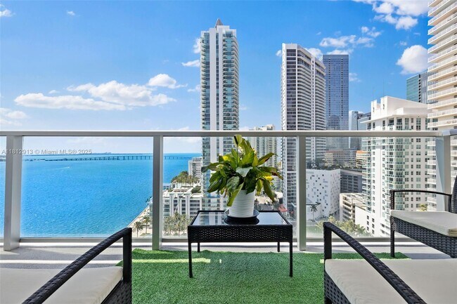 Building Photo - 1155 Brickell Bay Dr