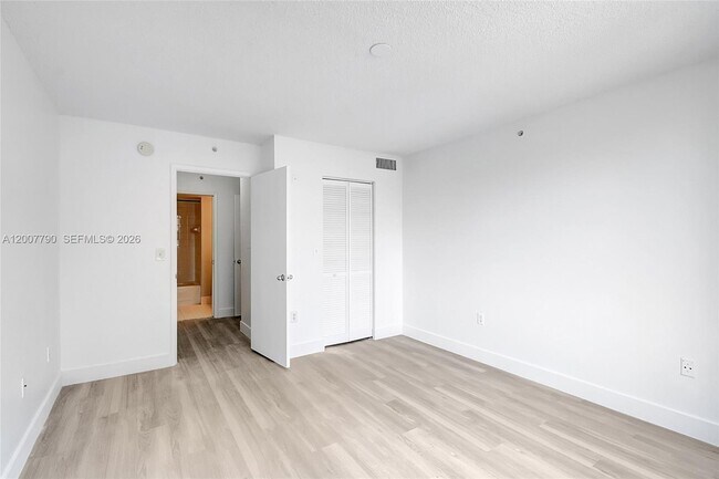 Building Photo - 7808 Sonoma Springs Cir