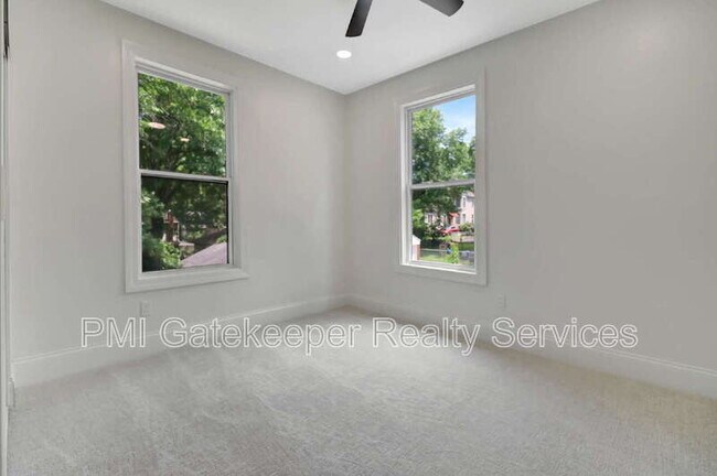 Building Photo - 3020 Daytona Ave