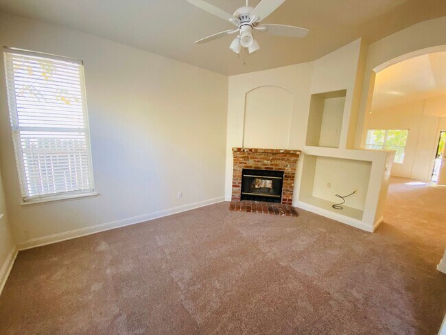 Building Photo - Cute Elk Grove Home