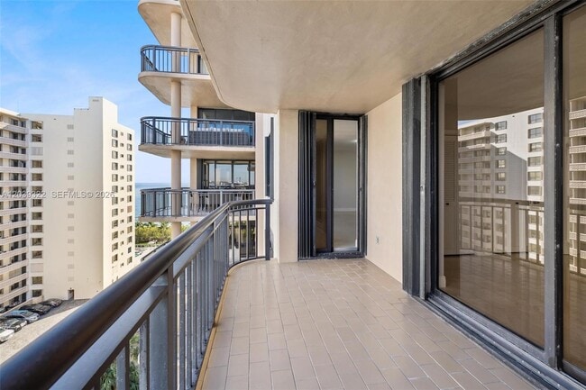 Building Photo - 10175 Collins Ave