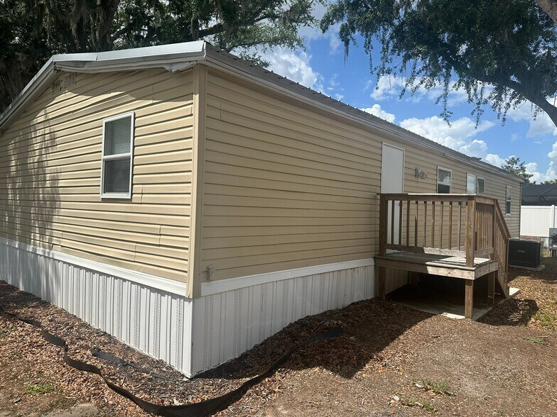 Building Photo - 1221 N Valrico Rd