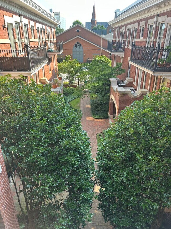 Building Photo - Greenville, 1BD/1BD, 894SF