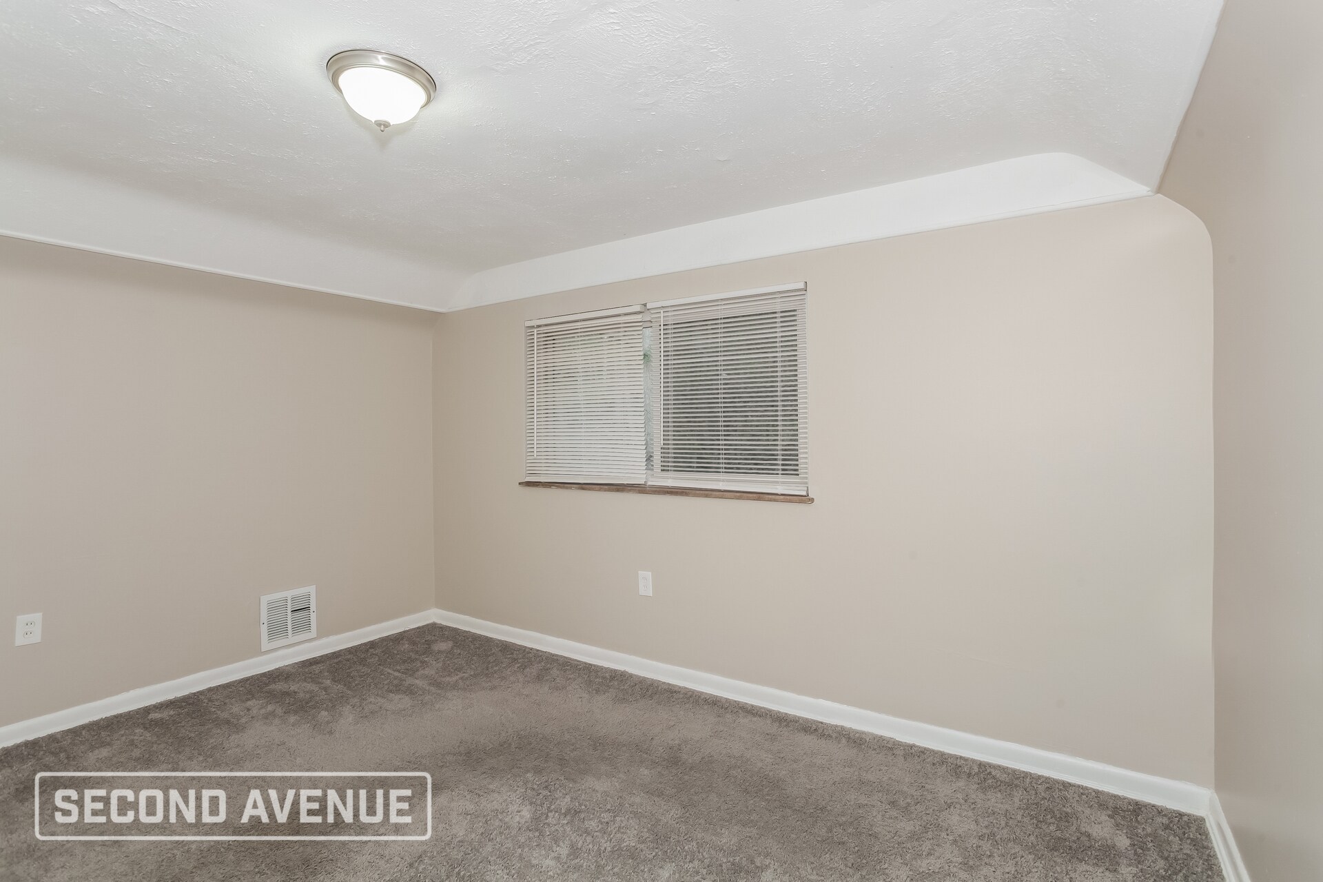 Building Photo - 550 Fairbanks Ave