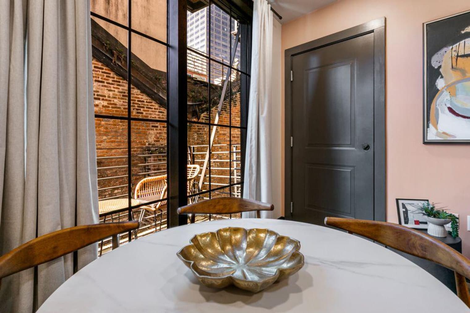 Building Photo - 611 Commerce St