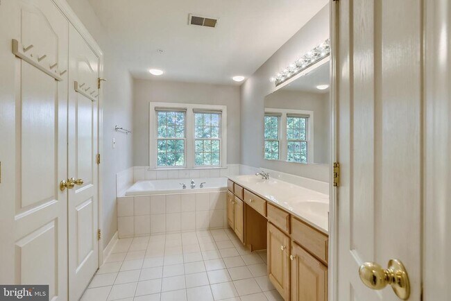 Building Photo - 10555 Tuckerman Heights Cir