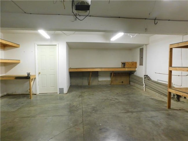 Building Photo - 476 Rosebud Cir